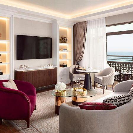 Jumeirah Mina Al Salam Ντουμπάι Εξωτερικό φωτογραφία A living room at the Ritz-Carlton, DIFC