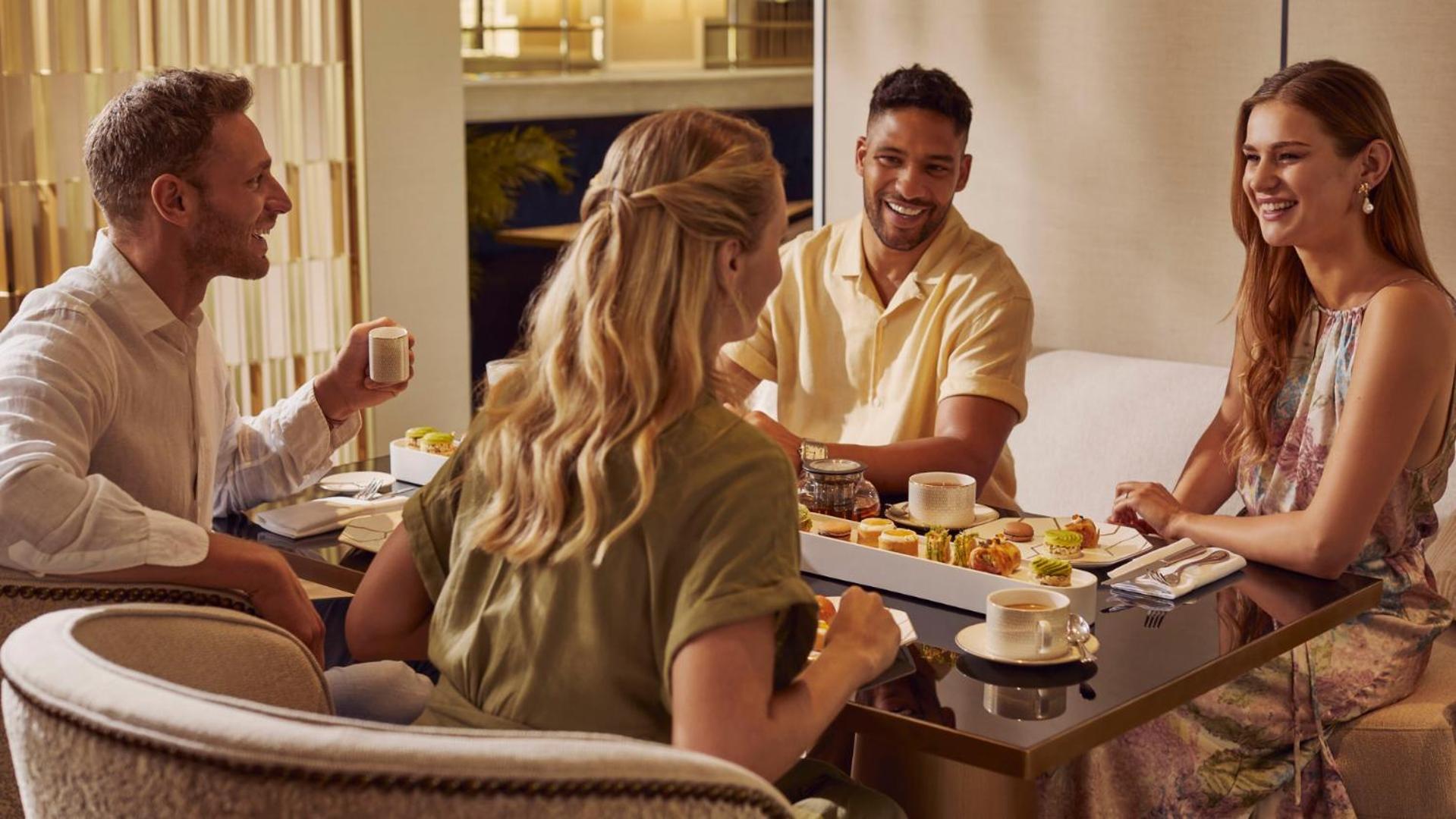 Jumeirah Mina Al Salam Ντουμπάι Εξωτερικό φωτογραφία A group of people socializing